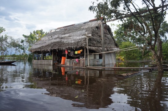 casuta vecinei cu barca