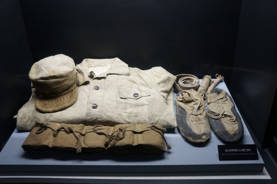 chinezul si uniforma sa