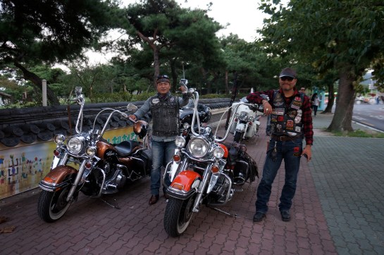 bikeri coreeni camuflati in baieti rai