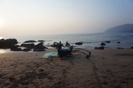 la munca, nu la intins mana