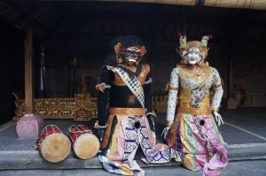 care trag e mai negru?